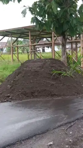 Tanah uruk pondasi.tanah uruk taman.sertu dll