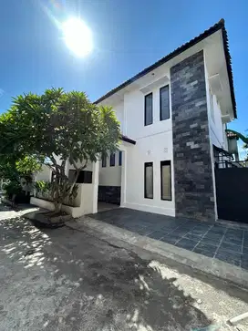 Rumah modern minimalis di area biaung Kesiman dekat kesanur