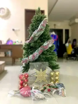 Pohon Natal Lengkap Dekorasi Banyak dan Ukuran Besar