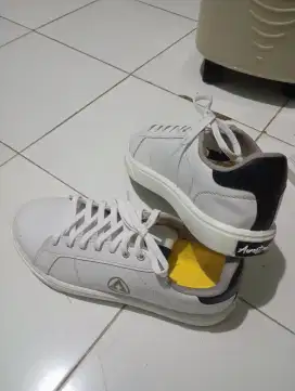 Sepatu Aerostreet