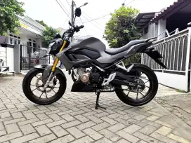 HONDA CB 150R 2022 KM 1,800 AN