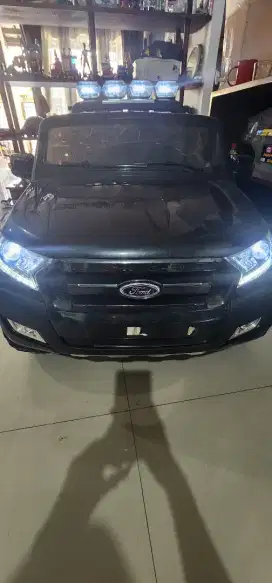 Mobil aki anak ukuran besar lisensi ford asli