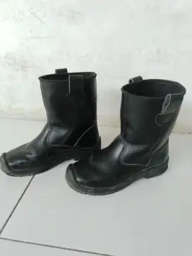 Safety shoes boot/ welder dll