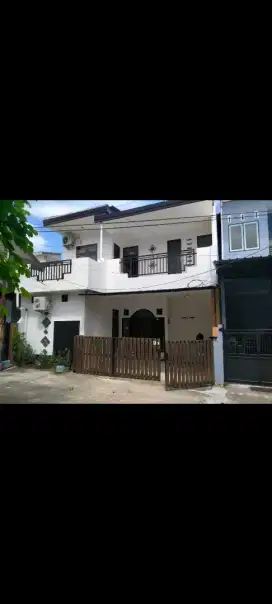 Dijual rumah tingkat 2 lantai