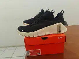 NIKE Men Training Free Metcon 6 Black/Coconut Milk-Gum Light Baru