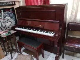 Piano lama upright merk Steinberg