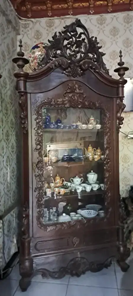 LEMARI UKIR JATI KUNO