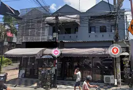 For rent or sale: Shophouse with Café & Bar Concept