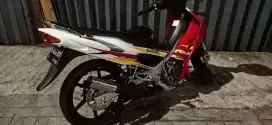 Satria hiu 2004 merah putih