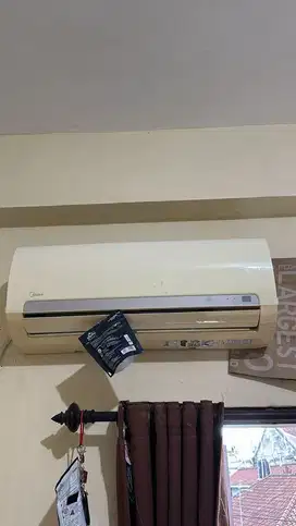 AC Midea 1/2 PK