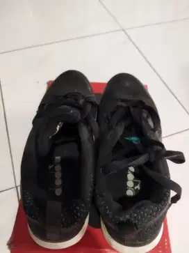 Sepatu anak cowok diadora