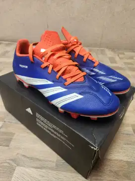 Sepatu adidas predator