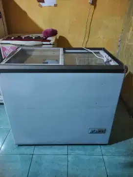 Di jual kulkas Freezer Kaca Geser RSA