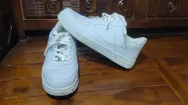 Sepatu nike putih