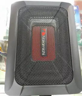 Audio subwoofer bawah jock mobil