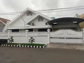 Dijual rumah di Dharmahusada Indah Utara