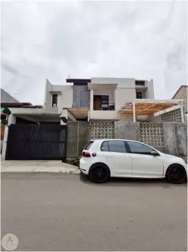 Rumah di antapani semi furnish siap huni dekat ke jalan raya