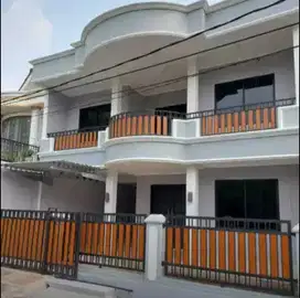 Rumah Baru depan taman  di Griya Loka BSD City