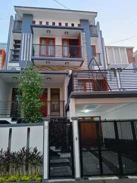 DIJUAL ATAU SEWA SEGERA RUMAH LUX 4 LANTAI DI PALMERAH JAKARTA BARAT