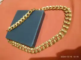 Kalung rantai pendek warna gold yg mewah