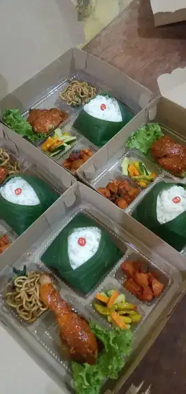 Terima pesanan nasi kotak / tumpeng nasi kuning