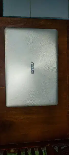 ASUS VIVOBOOK A442U