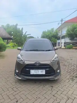 Dijual toyota sienta type Q 2017