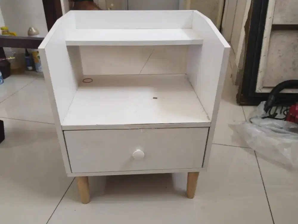 Rak Samping Ranjang Serbaguna