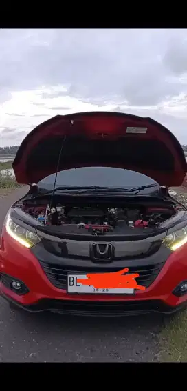 Dijual satu unit Honda hrv 2019 matic kondisi kyak baru.hrga 230 nego