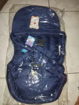 Gendongan bayi dan sofa bayi