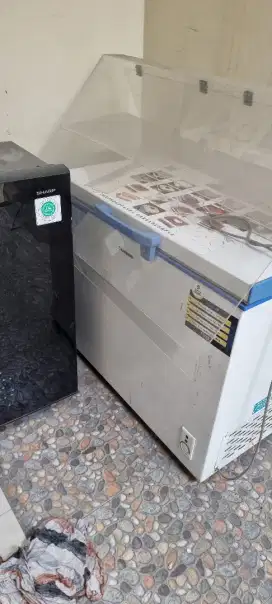 Kulkas Freezer Changhong 200L