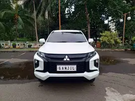 Mitsubishi TRITON DC 4x4 MT 2020 Putih low km 40 rb