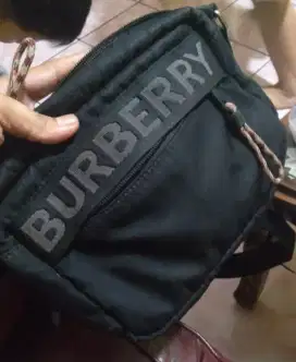 Tas selempang Burberry pria original