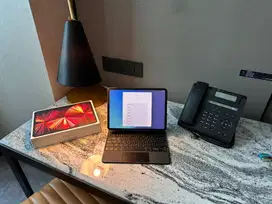 apple M1 iPad Pro 11 256GB fullset + Magic keyboard