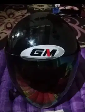 Helm GM Hitam siap pakai