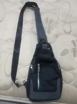 Tas selempang kondisi baru