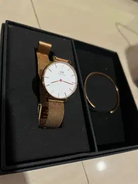 Jam tangan DW ( DANIEL WELLINGTON )