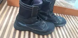 Sepatu boot kulit komnbnasi parasut no 42 bahan sangat berkualitas