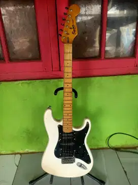 Squier stratocaster indonesia