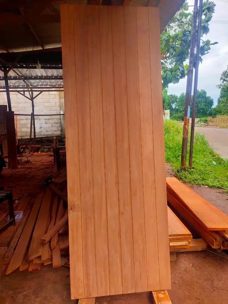 Pintu kayu minimalis