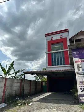 DIJUAL CEPAT RUKO 3 LANTAI LOKASI STRATEGIS DIPERSIMPANGAN LAMPU MERAH