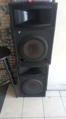 Dijual murah speker aktiv dgn woofer 12in sepasang yg joss