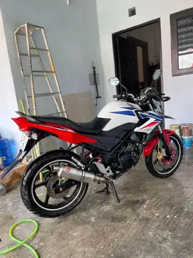 Honda CB 150 R TAHUN 2014 LENGKAP PAJAK HIDUP PLAT SAMPAI 2029