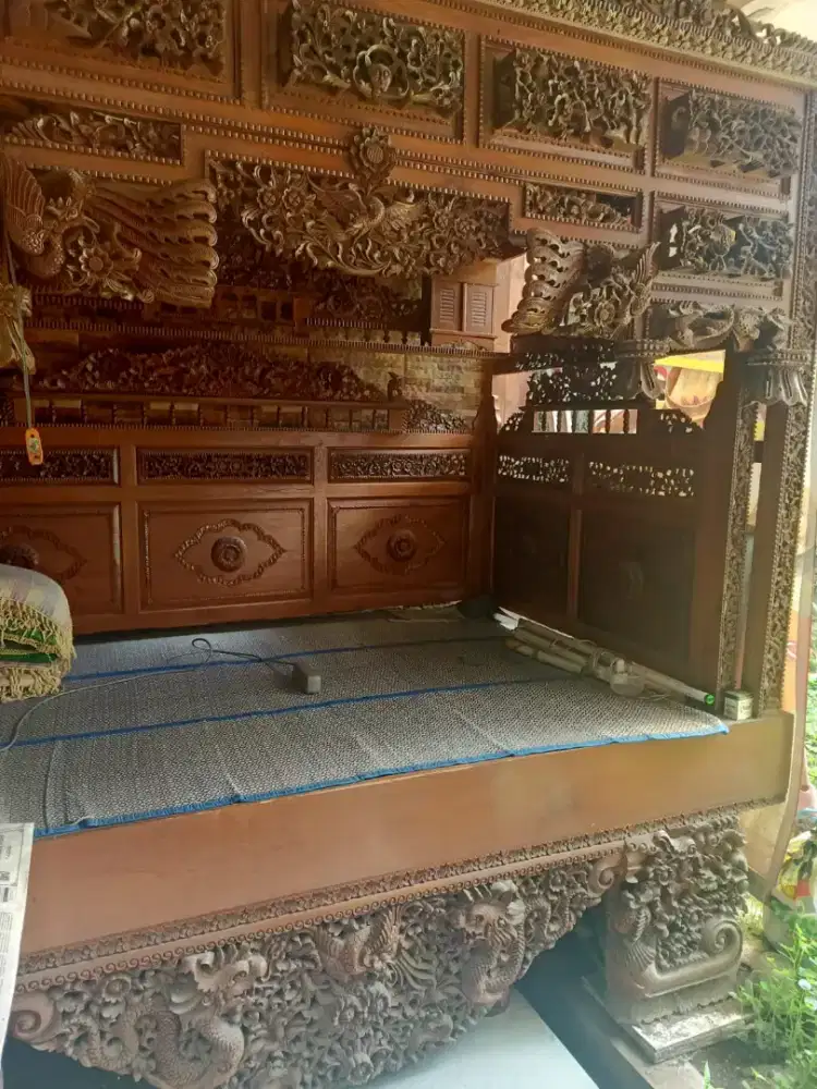 Dijual Ranjang Raja Antik Ukiran Madura