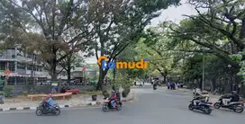 Jual sebidang tanah berikut bangunan kawasan komersial depan RS Advent