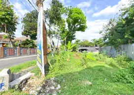 Lahan Tepi Jalan Aspal Dekat Candi Sambisari Kalasan