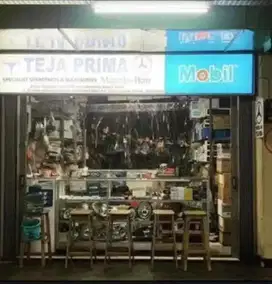 Pegawai toko / assisten toko