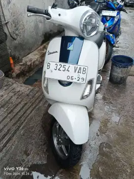 Piaggio Vespa LX 125 IGET Tahun 2024 Mesin Halus JOZZZ Siap tancap Gas