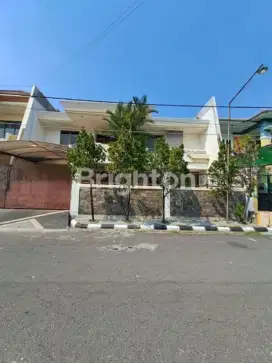 Dua lantai Sutorejo Prima row 3 mobil