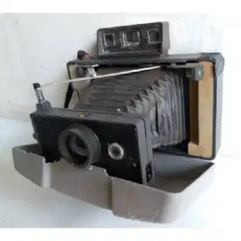 Vintage old camera berukuran besar Polaroid Land Camera era 1950 U.S.A